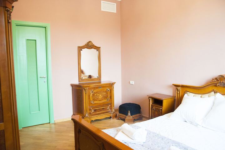 Room 17 of 30