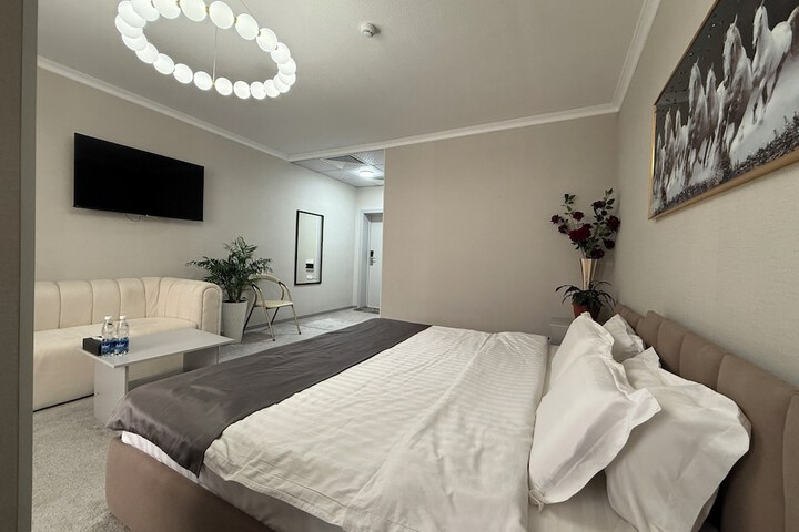 Room 15 of 33