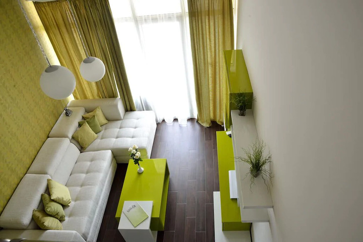 Room 1 of 8