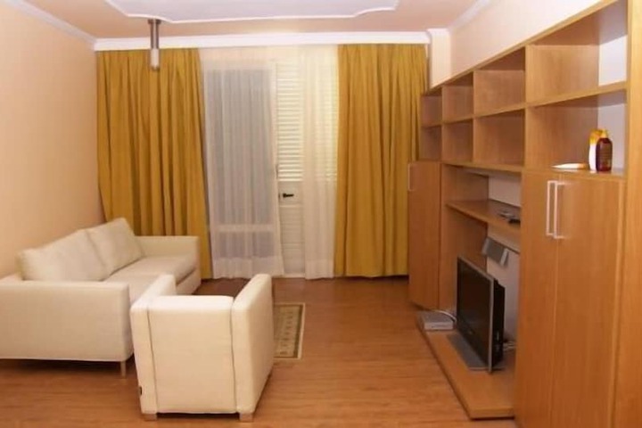 Room 9 of 35
