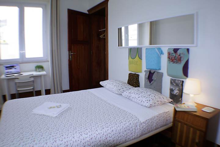 Room 4 of 68