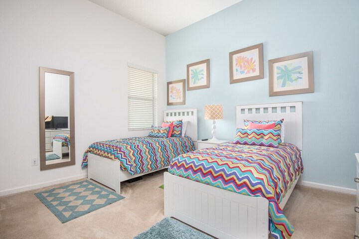 Room 6 of 17