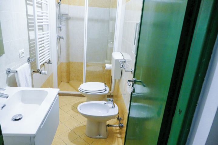 Room 15 of 29