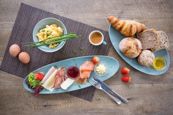 Breakfast/Coffee Service 32 of 53