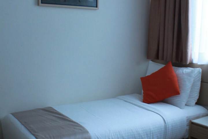Room 12 of 42
