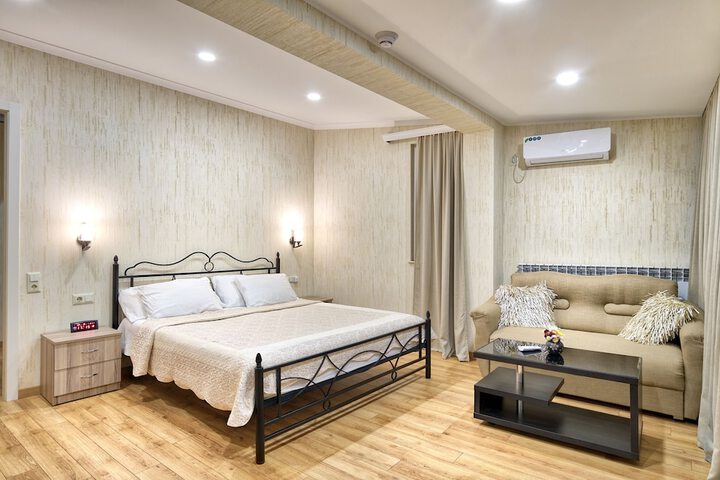 Room 10 of 36