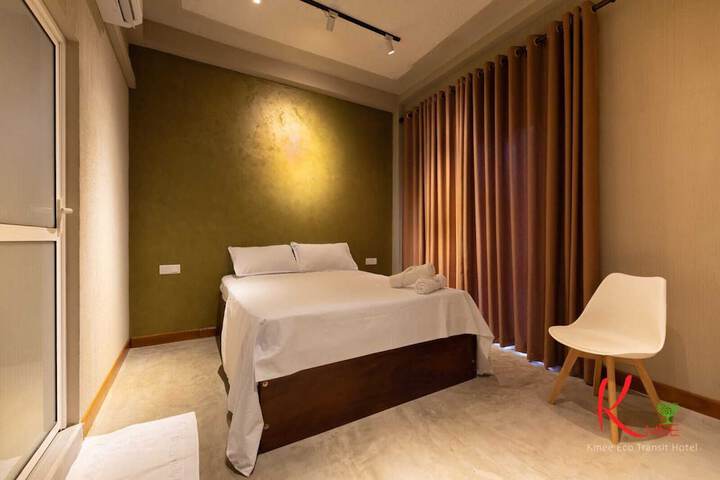 Room 4 of 16