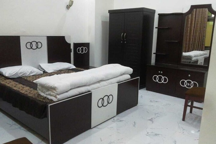 Room 11 of 15