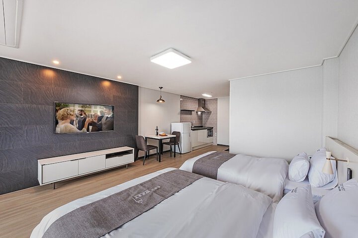 Room 5 of 28