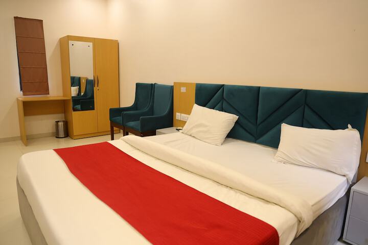Room 5 of 18