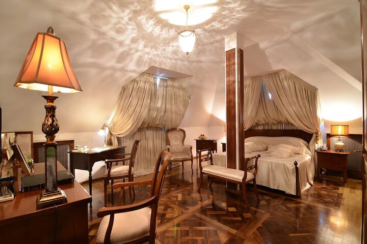 Room 26 of 142