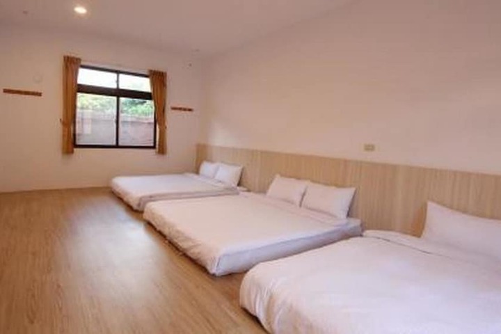 Room 3 of 8