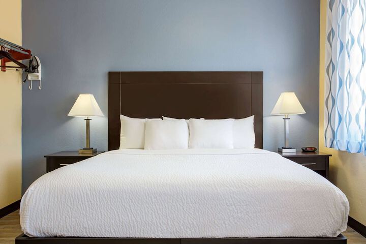 1 King Bed (18 of 20)