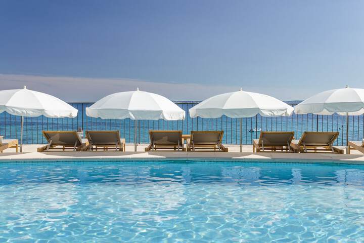 Hotel Pool