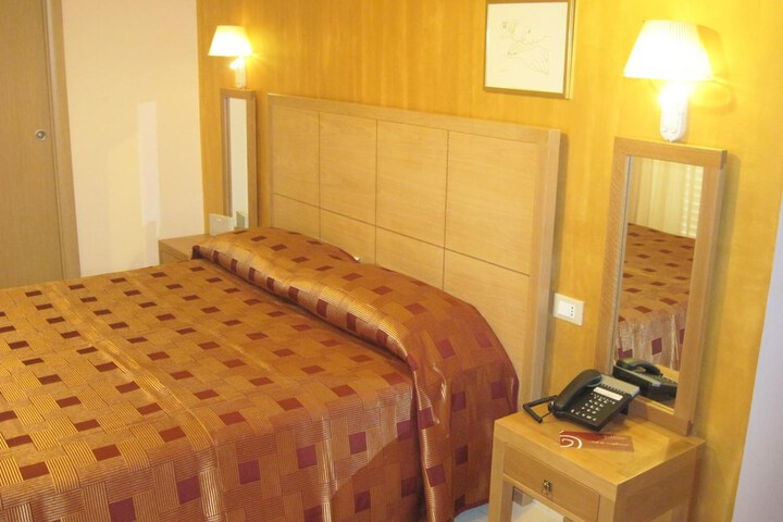 Room 28 of 42