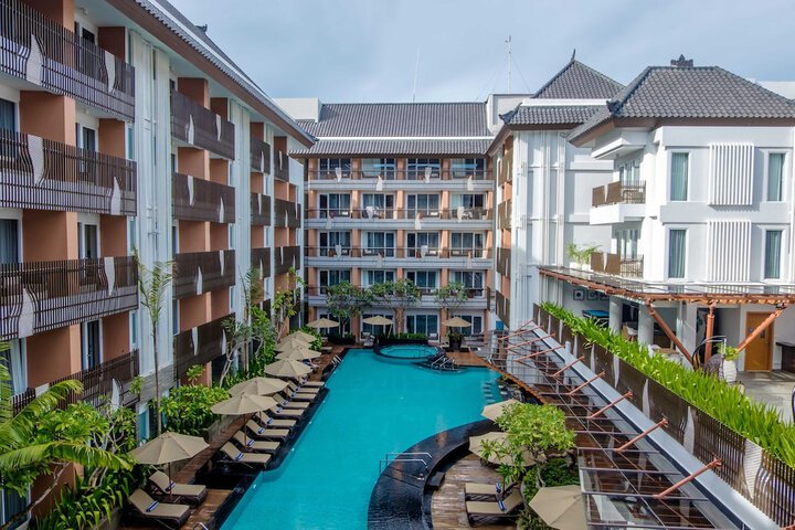 Hotel Exterior 44 of 49