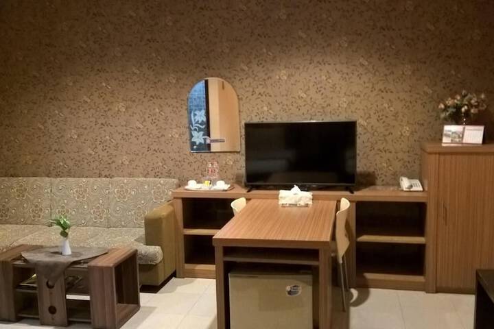 Room 5 of 18