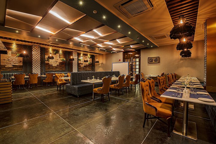 Dining 17 of 19