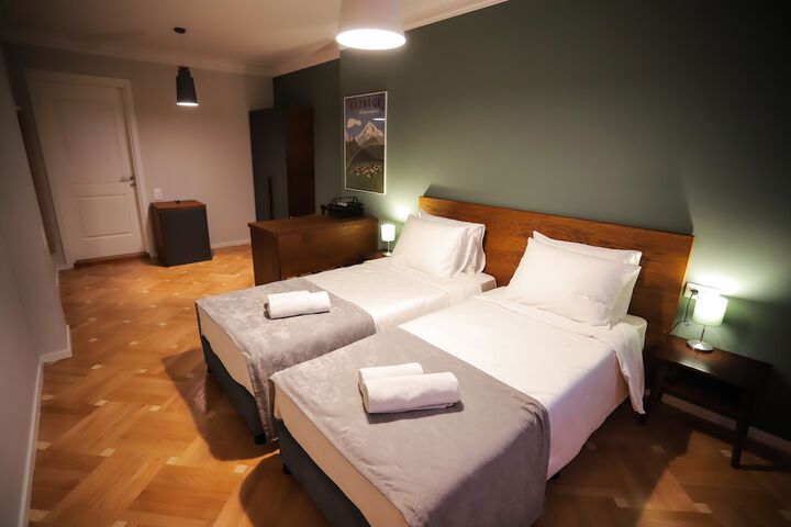 Room 11 of 36