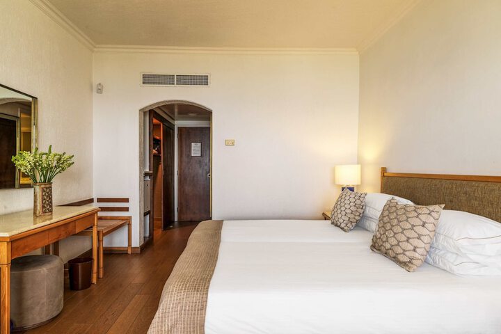Room 19 of 243