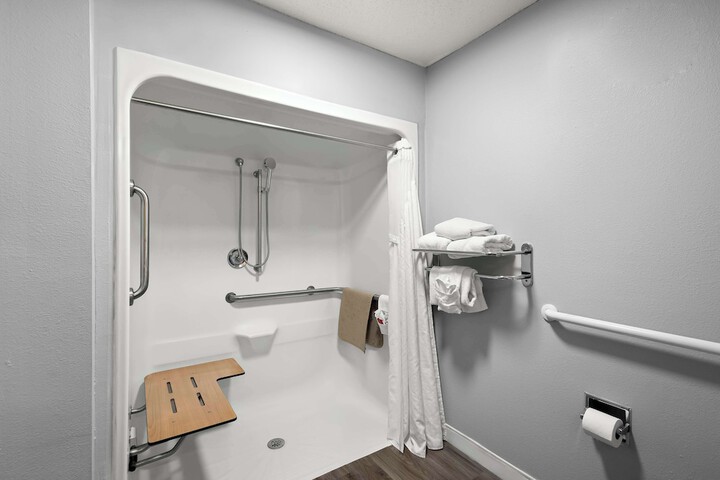 2 Queen Beds Microwave and Refrigerator Full Breakfast (1 of 14)