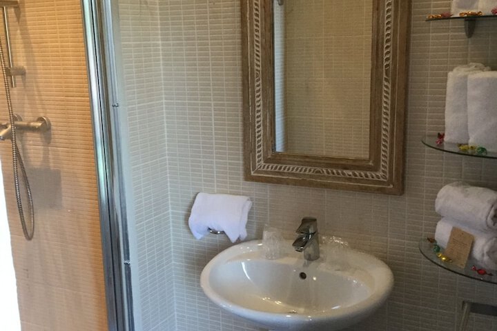 Room 10 of 11