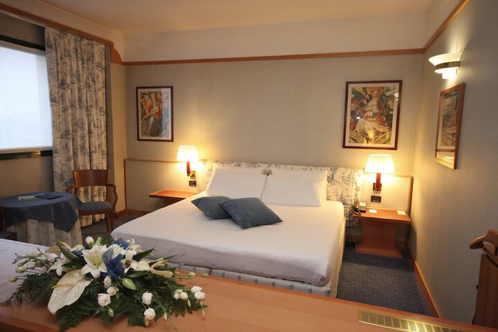 Room 4 of 36