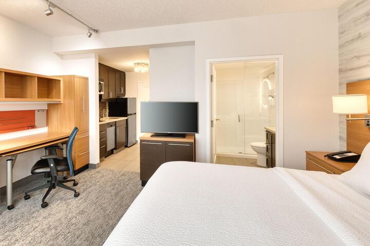 Studio King Size Bed (7 of 14)