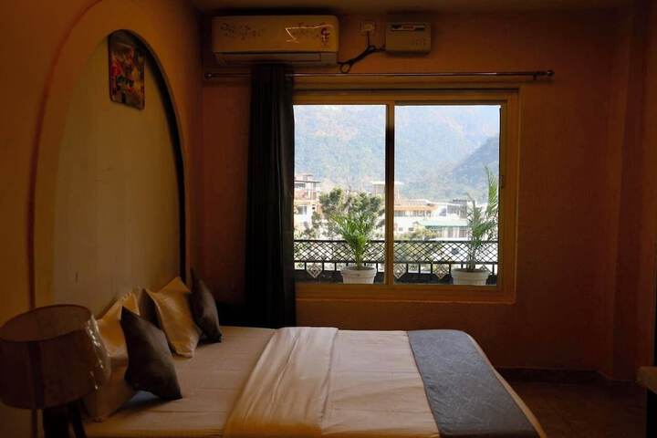 Room 4 of 23