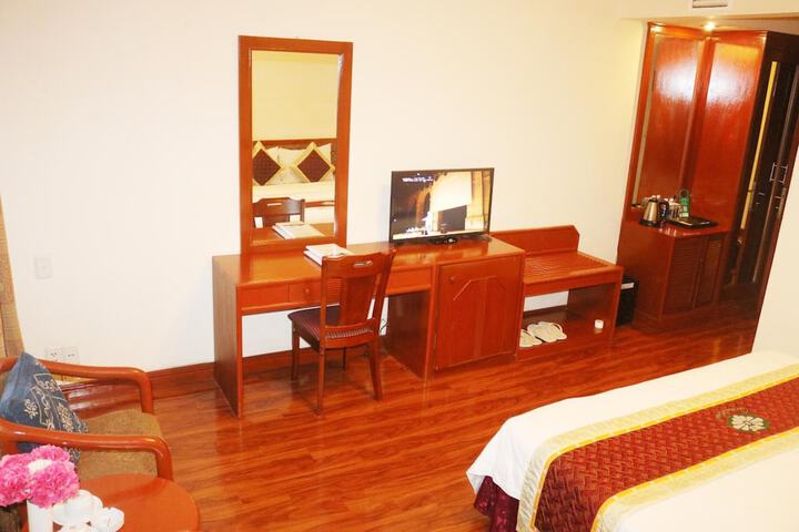 Room 12 of 38