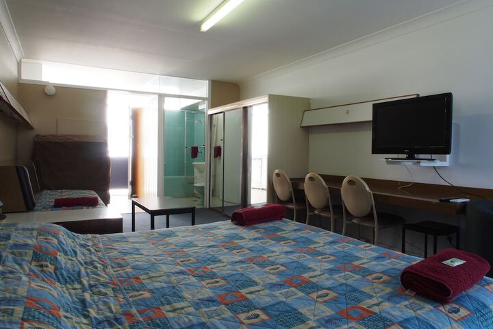 Room 6 of 30
