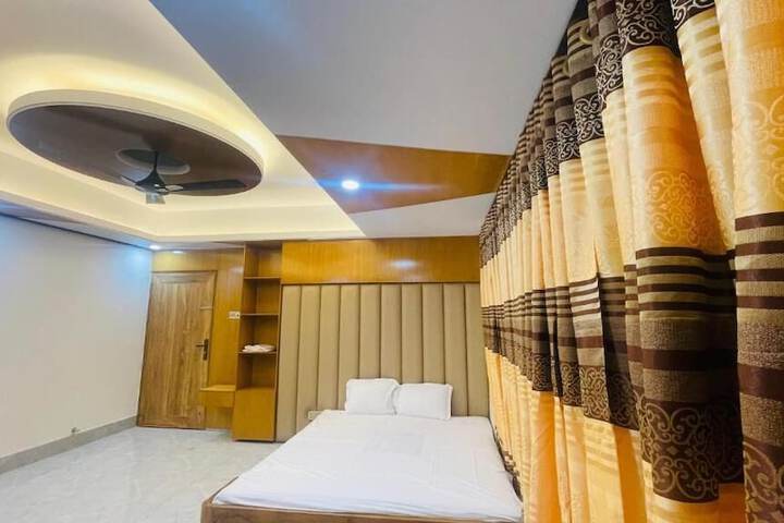 Room 7 of 19