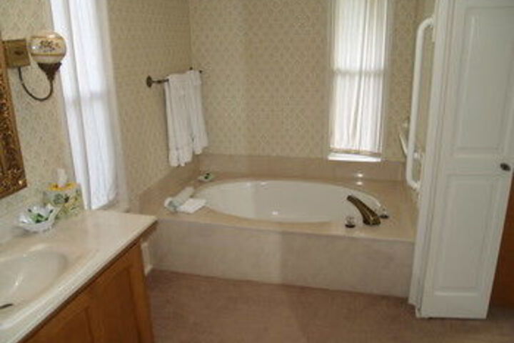 Hot Tub 20 of 24