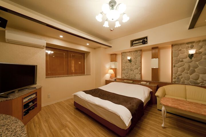 Room 4 of 33