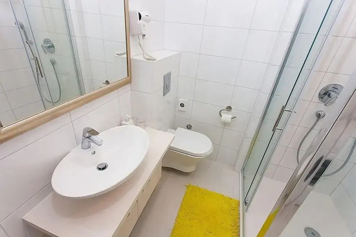 Room 8 of 20