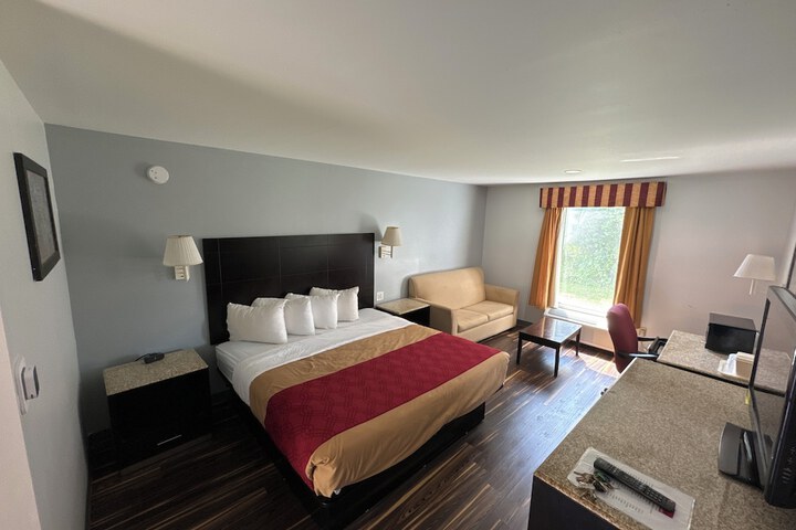 1 King Bed (11 of 13)