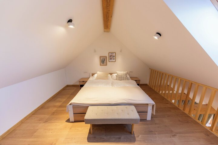 Room 10 of 24