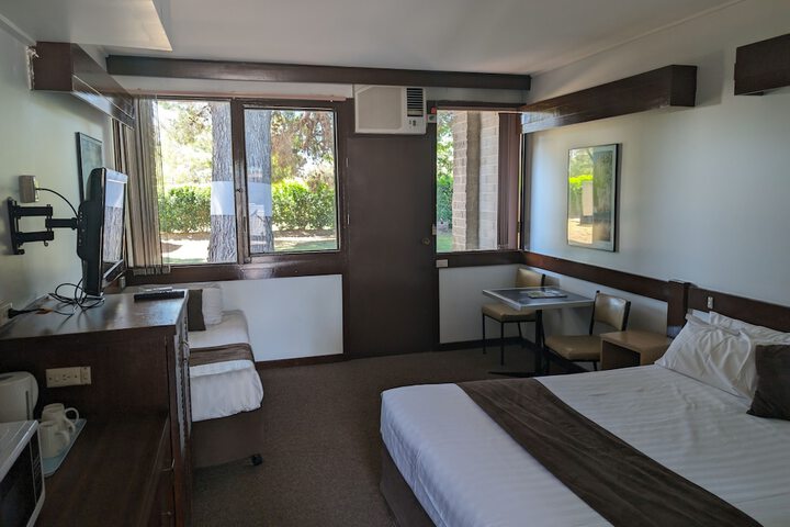 Room 6 of 30