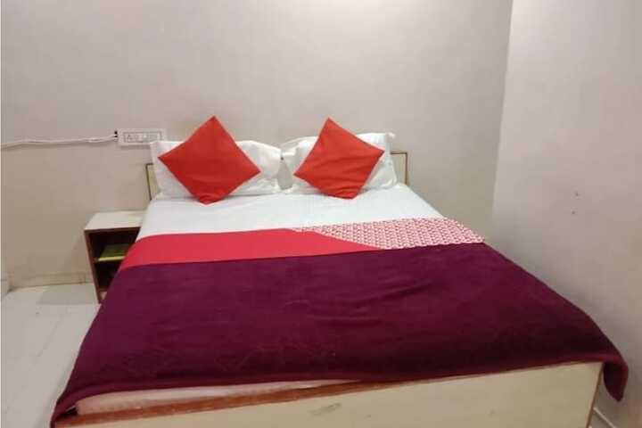 Room 10 of 12