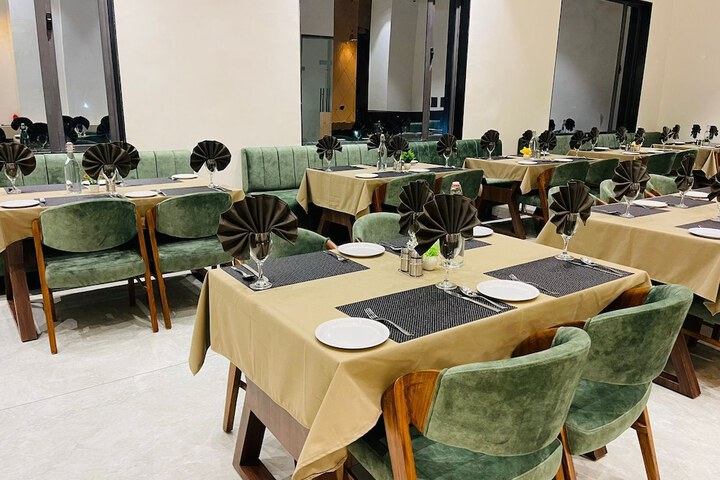 Dining 21 of 34