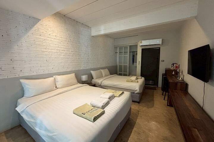 Room 17 of 80