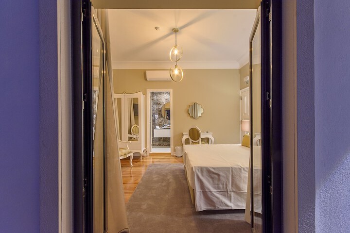 Room 52 of 114
