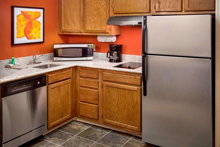 Hearing Accessible 1 Bedroom Suite Queen (10 of 12)