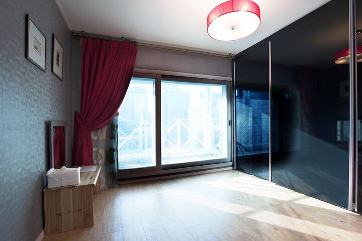 Room 7 of 35