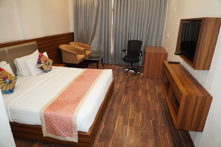 Room 8 of 77