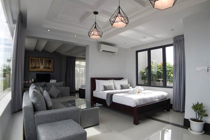 Room 8 of 74