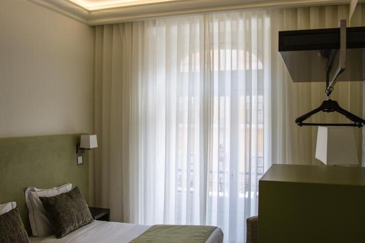 Room 6 of 33