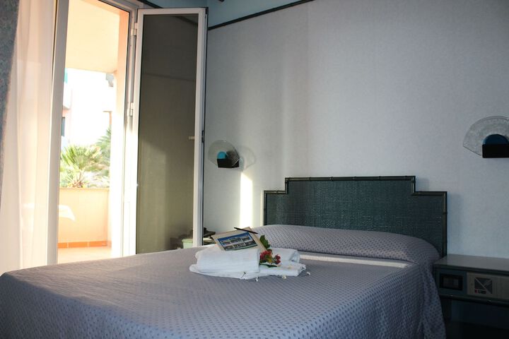 Room 2 of 10