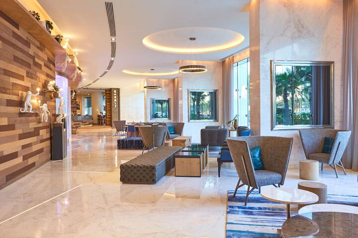 Entrance & Lobby
