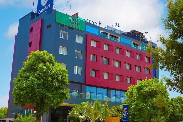 Exterior of Comfort Hotel Vista